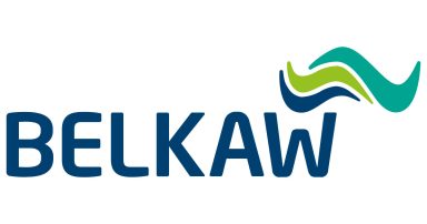 Logo von BELKAW, bestehend aus blauem Text und geschwungenen grünen Linien.