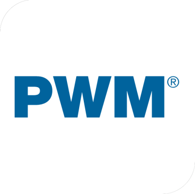 Ein Logo mit blauen Buchstaben „PWM“ auf einem weißen Hintergrund.