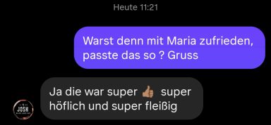 Textnachricht über eine zufriedene Rückmeldung zu einer Person namens Maria.