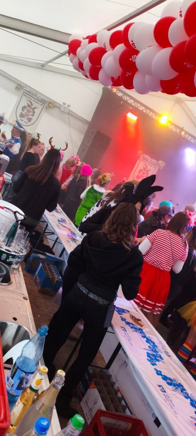 Weiberfastnacht Much 2026