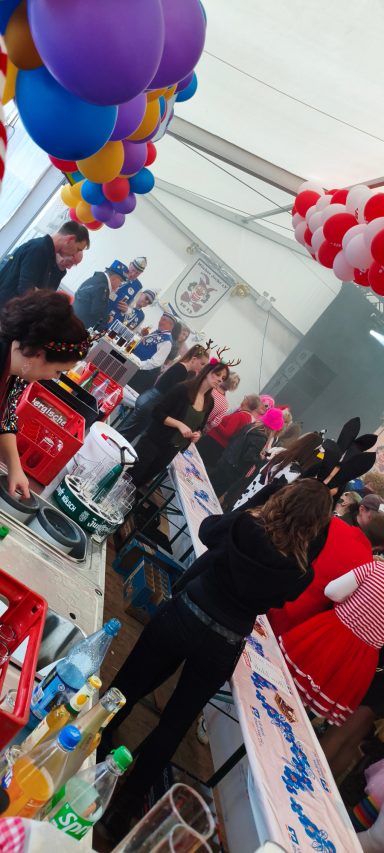 Weiberfastnacht Much 2026